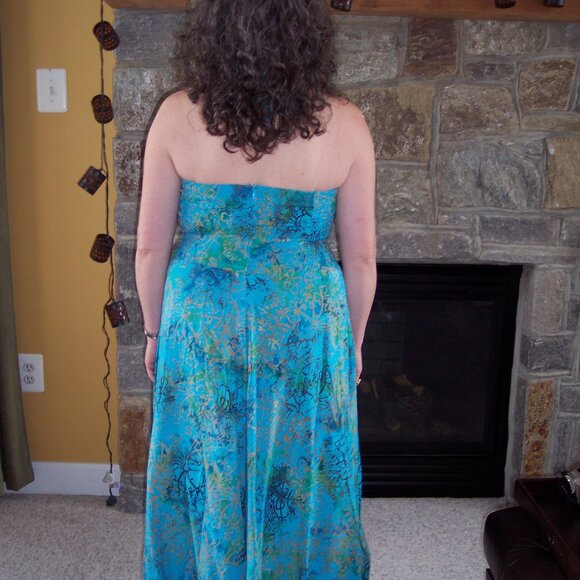 Pyramid Collection Halter Smocked Dress - Mediumj - Picture 2 of 6